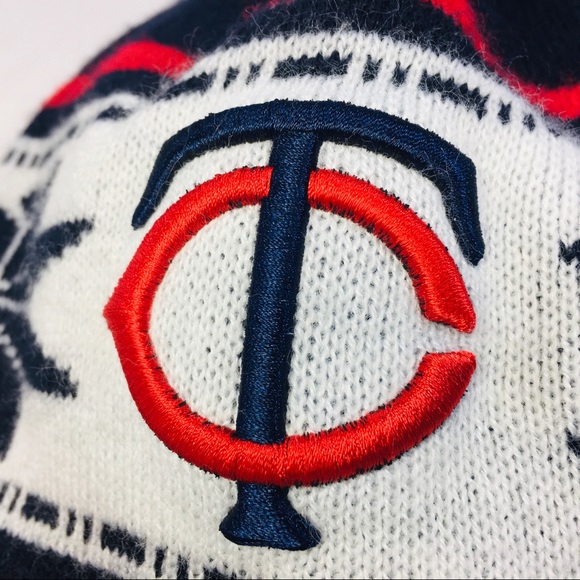 Minnesota Twins New Era Winter Dangle Hat - Picture 2 of 6